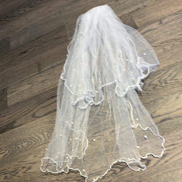 Vintage White Bridal Veil with Pearl Accents - Picture 2 of 10